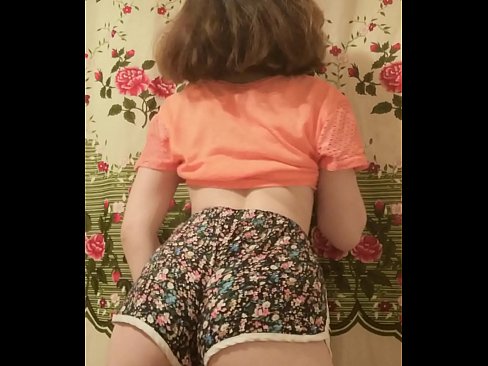 ❤️ Sexy matashin jariri yana cire guntun wando a kyamara ❤️❌ Ingantacciyar iskanci