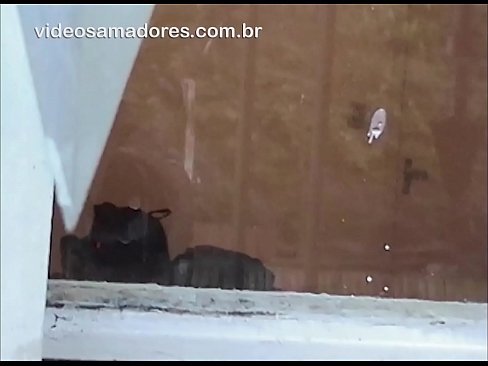 ❤️ Mutum mai katsawa yana kallon budurwarsa tare da wani saurayi, yana yin rikodin bidiyo mai ban tsoro ba tare da damun ma'auratan ba ❤️❌ Ingantacciyar iskanci